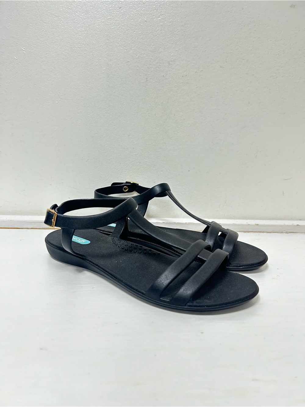 Oka-B Morgan Black T-Strap Flat Sandals Adjustable Ankle Strap Size 7